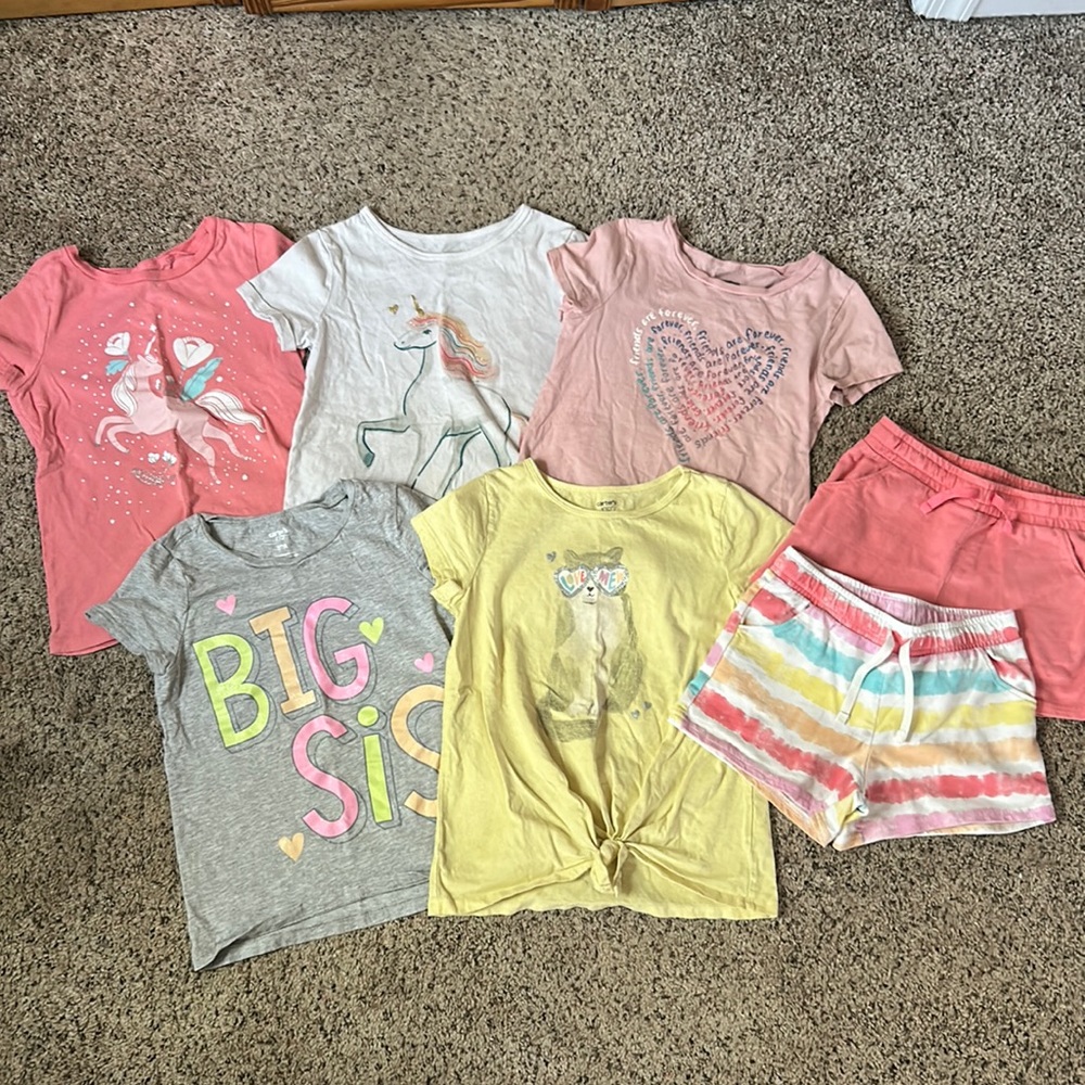 Carter’s multi piece set in size 7/7A